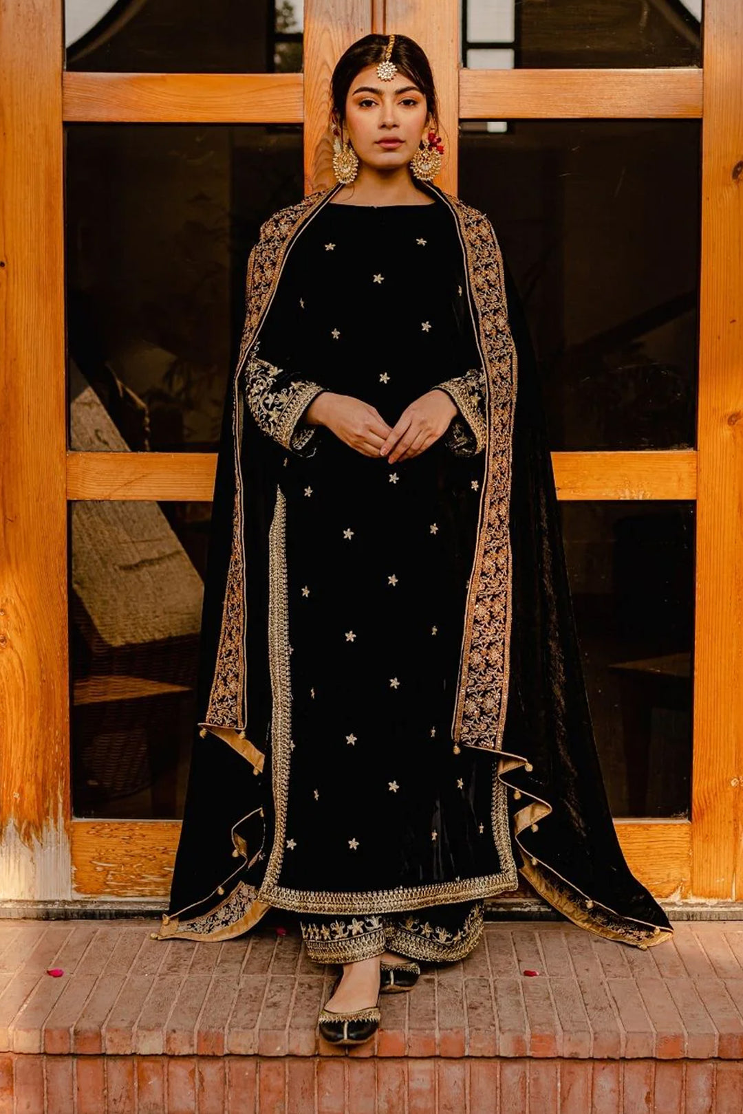 pakistani simple velvet dress designs Dresses Pakistani New Velvet Gown Style In Pakistan Velvet Dress Designs For Ladies Sale Simple Velvet